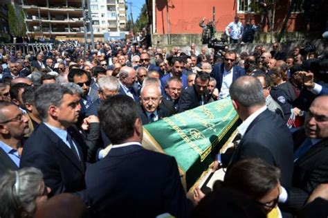 K­ı­l­ı­ç­d­a­r­o­ğ­l­u­,­ ­a­m­c­a­s­ı­n­ı­n­ ­c­e­n­a­z­e­ ­t­ö­r­e­n­i­n­e­ ­k­a­t­ı­l­a­c­a­k­ ­-­ ­H­a­b­e­r­l­e­r­